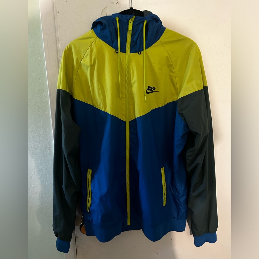 Men’s medium Nike windbreaker